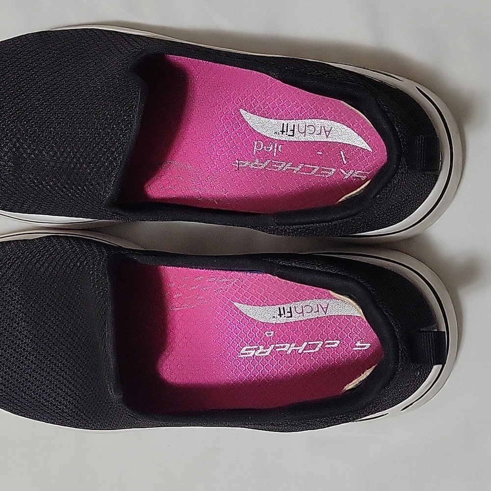 Skechers arch fit support shoes